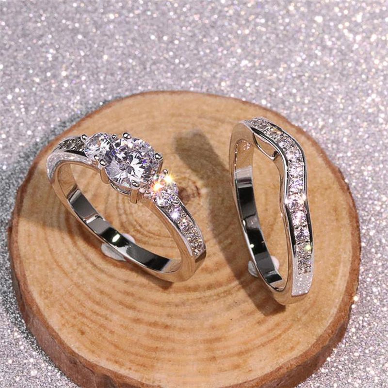 2025 Nuovi arrivi Huitan Doppio set impilabile Anelli per donna Colore argento 2 pezzi Anello nuziale Zircone cubico lucido Regalo di anniversario Dichiarazione_voghion.com