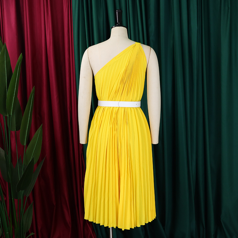 Women's with belt new fashion temperament slanted shoulders solid color pleated skirt hem _voghion.com