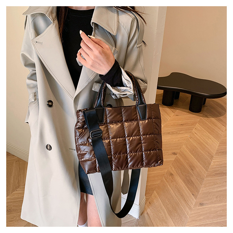 Large Capacity Bag For Women In Autumn And Winter 2023, New Fashionable And Simple Single Shoulder Crossbody Cotton Jacket Bag_voghion.com