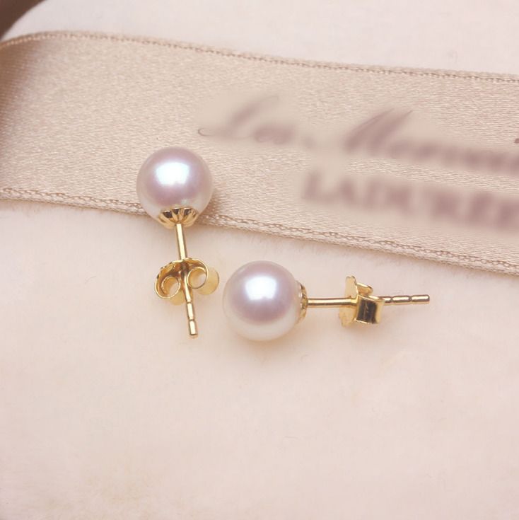 Ohrstecker aus echtem 10-karätigem Gold mit natürlichen, 5 mm großen, nahezu runden, weißen Süßwasserperlen_voghion.com