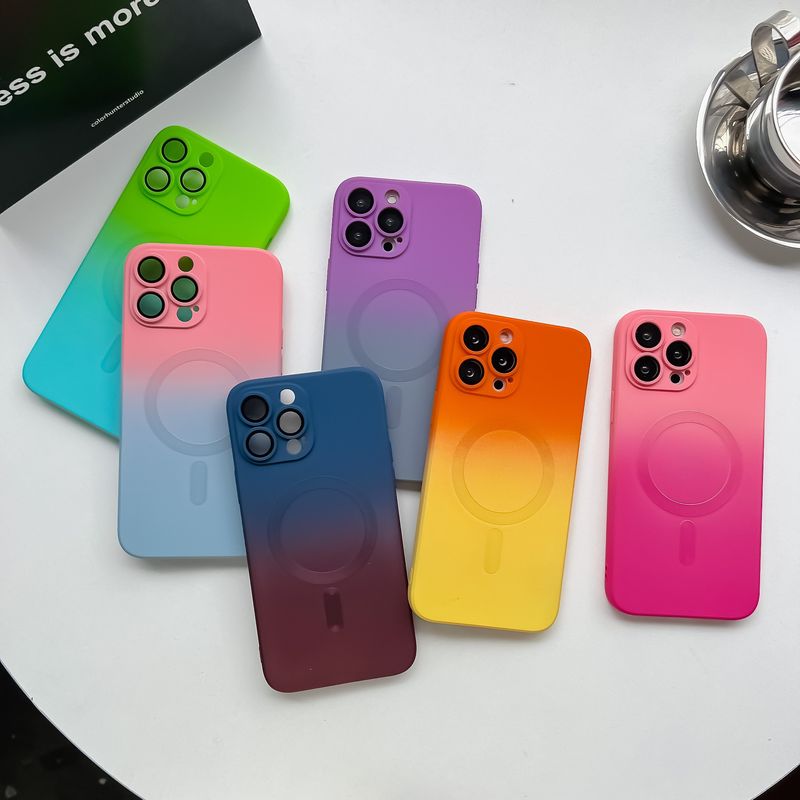 Two-color Gradient Liquid Magnetic Case For 15 Pro Max 17 With Built-in Lens Protector 16_voghion.com