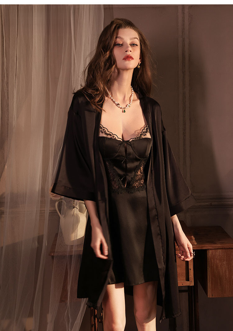 Wunderschönes und sexy leichtes Luxus-Home-Set mit Spitzen-Hosenträgerrock, ausgehöhltem High-End-Gefühl für Damen, rückenfrei_voghion.com