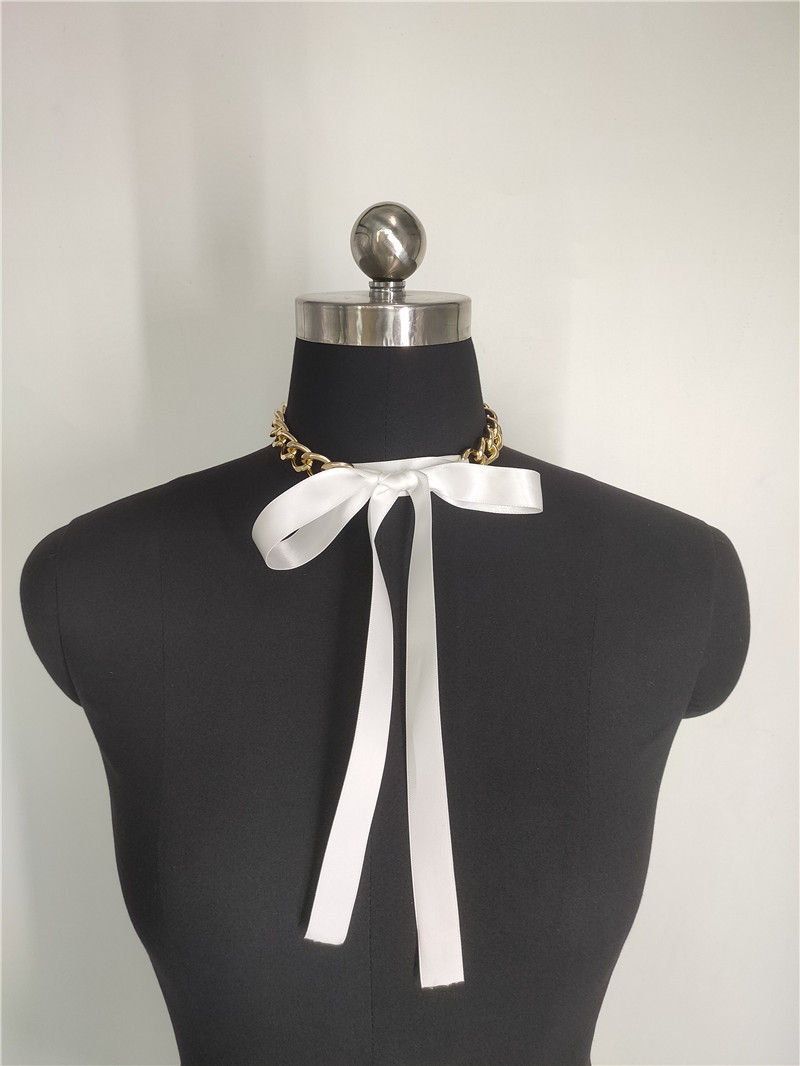 Collana con catena in metallo con fiocco e nastro, elegante e dignitosa, fb1910necklace_voghion.com