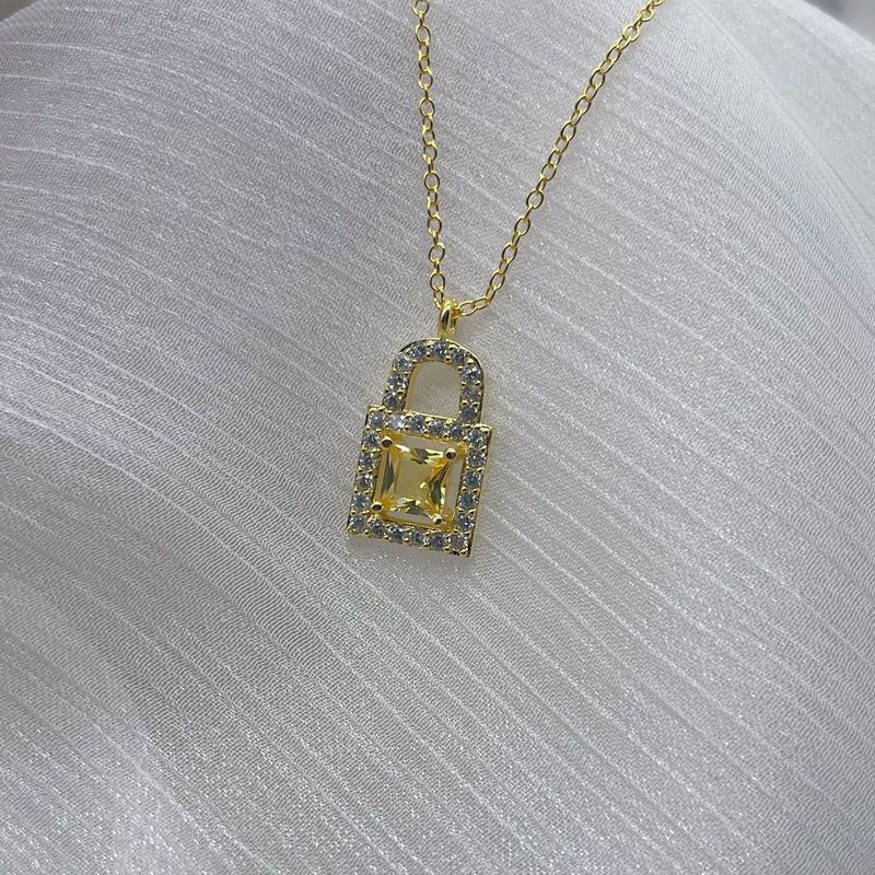 Collana con lucchetto piccolo e quadrato con diamanti da donna, piena di diamanti e zirconi, collana versatile con catena per clavicola e temperamento alla moda._voghion.com
