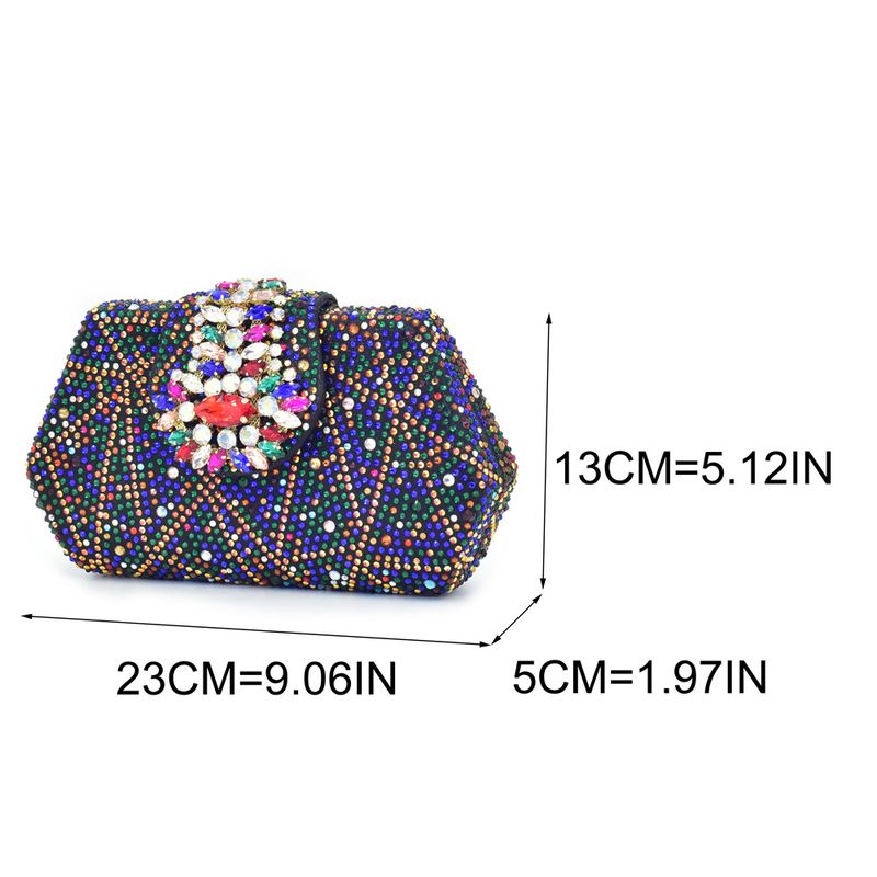 Scarpe con tacco medio e punta a punta in strass con design a tacco alto con diamanti abbinate a una borsa da sera alla moda con diamanti._voghion.com