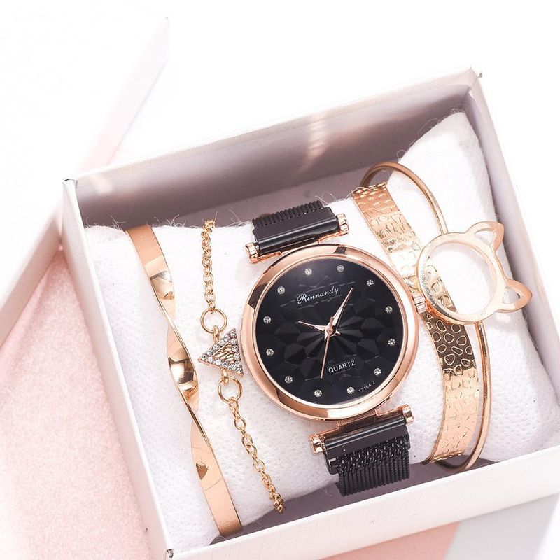 Zestaw bransoletek do zegarków Zestaw bransoletek z kocimi uszami Zestaw zegarków z klamrą magnetyczną w kształcie kwiatu Zestaw zegarków z siateczki Milanese_voghion.com