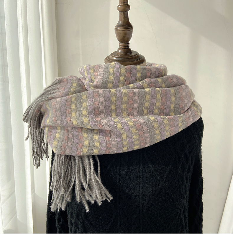 Nuova sciarpa di vendita calda per le donne Autunno / inverno Edizione coreana Plaid colorato Studente Calore Sciarpa ispessita Imitazione Cashmere Scialle con nappa_voghion.com