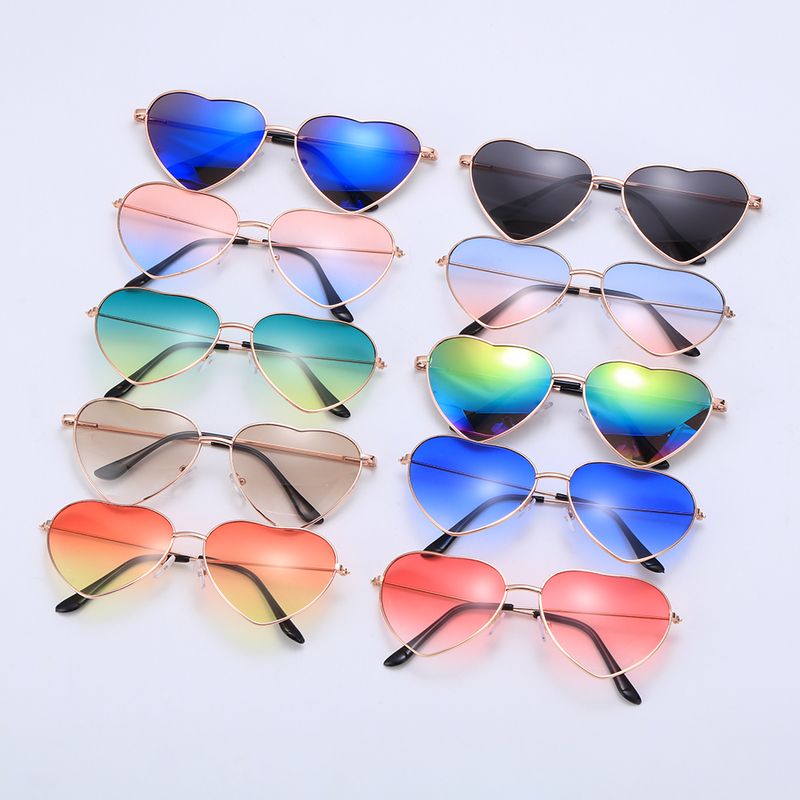 1PC Women Heart Shape Sunglasses Brand Designer Men Metal Frame Sun Glasses Vintage Gradient Ocean Lenses UV400 Shades_voghion.com