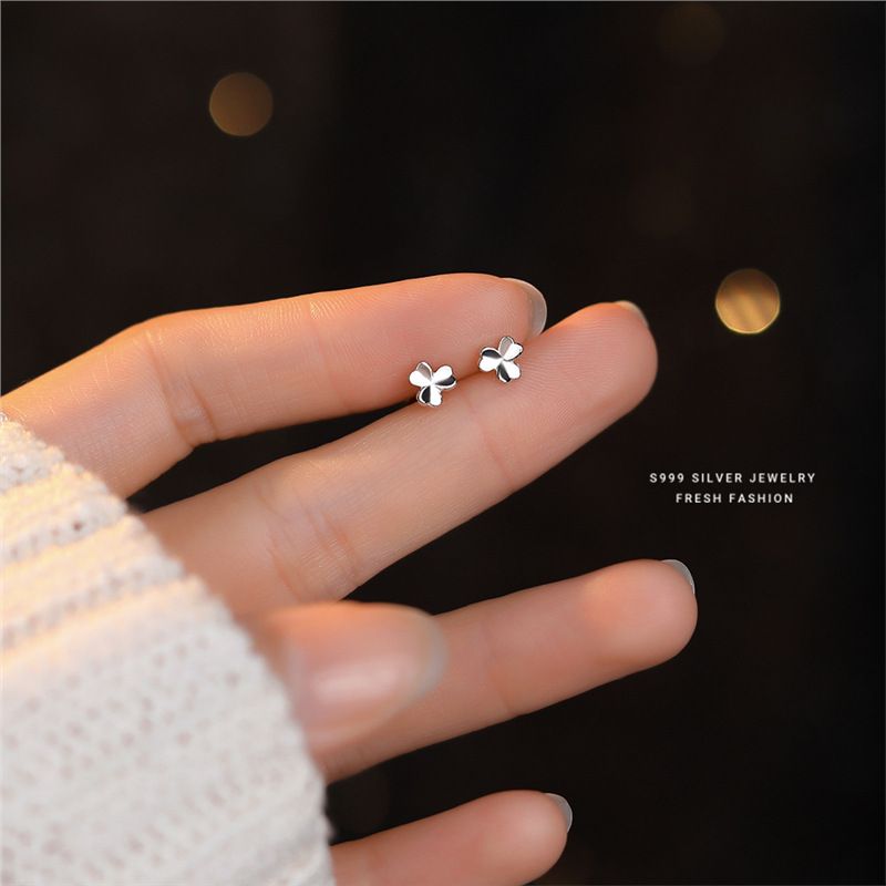 Orecchino a forma di vite a trifoglio in argento S999, lusso leggero, semplice e di nicchia, design di alta qualità, stile celebrità di Internet_voghion.com