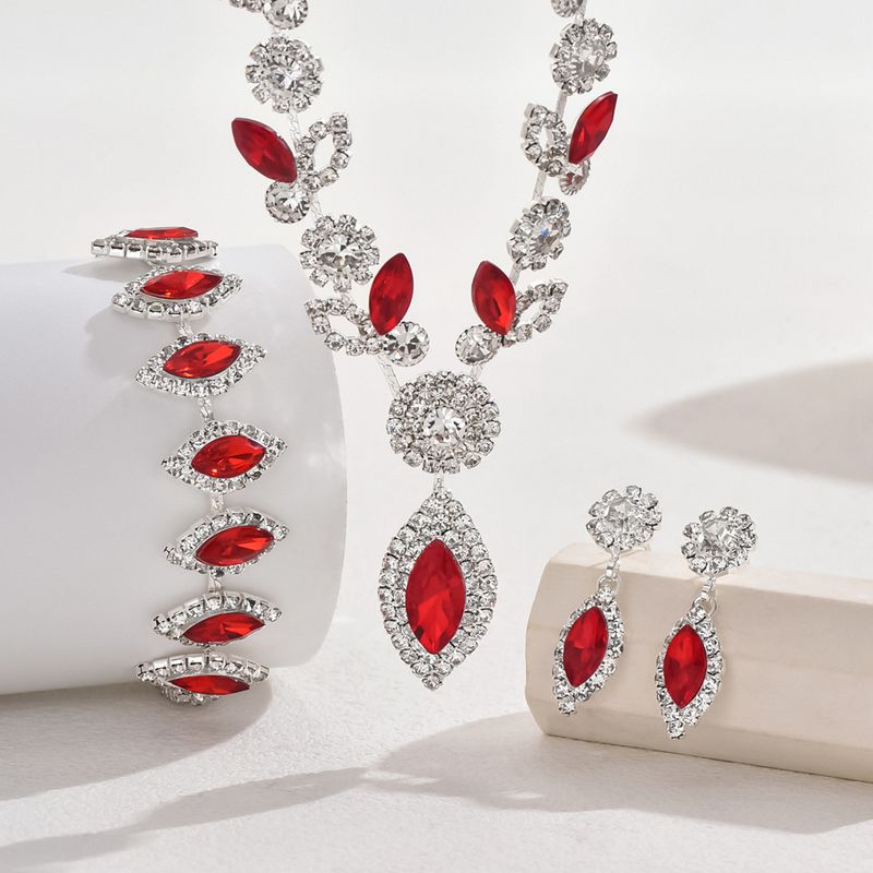 Set di gioielli da donna, gioielli di moda all'ingrosso, set di gioielli da sposa con fiori in cristallo bianco, collana, accessori per abiti da sposa e banchetti alla moda._voghion.com