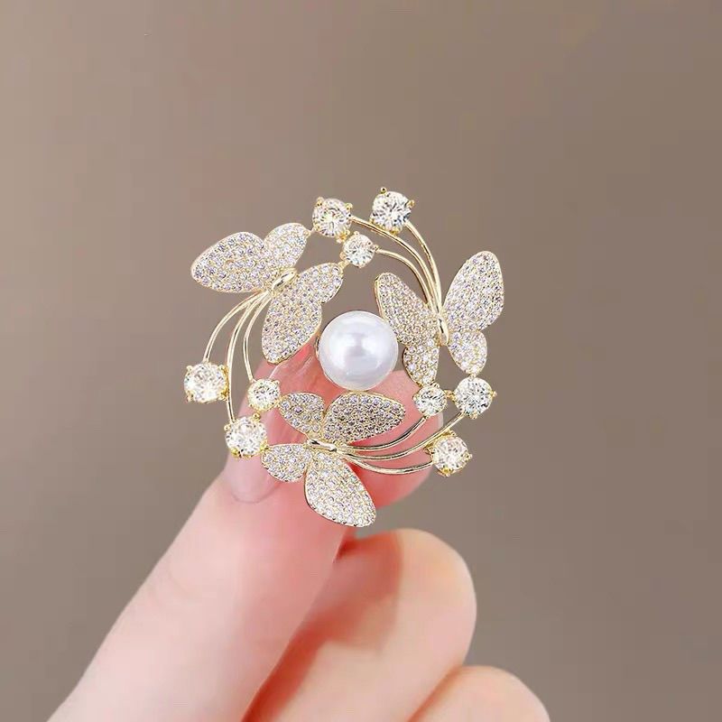 Pearl Butterfly Brooch High-end Women's Delicate Small Fragrant Style Corsage Pin Accessories Temperament Suit Coat Anti-light Buckle_voghion.com