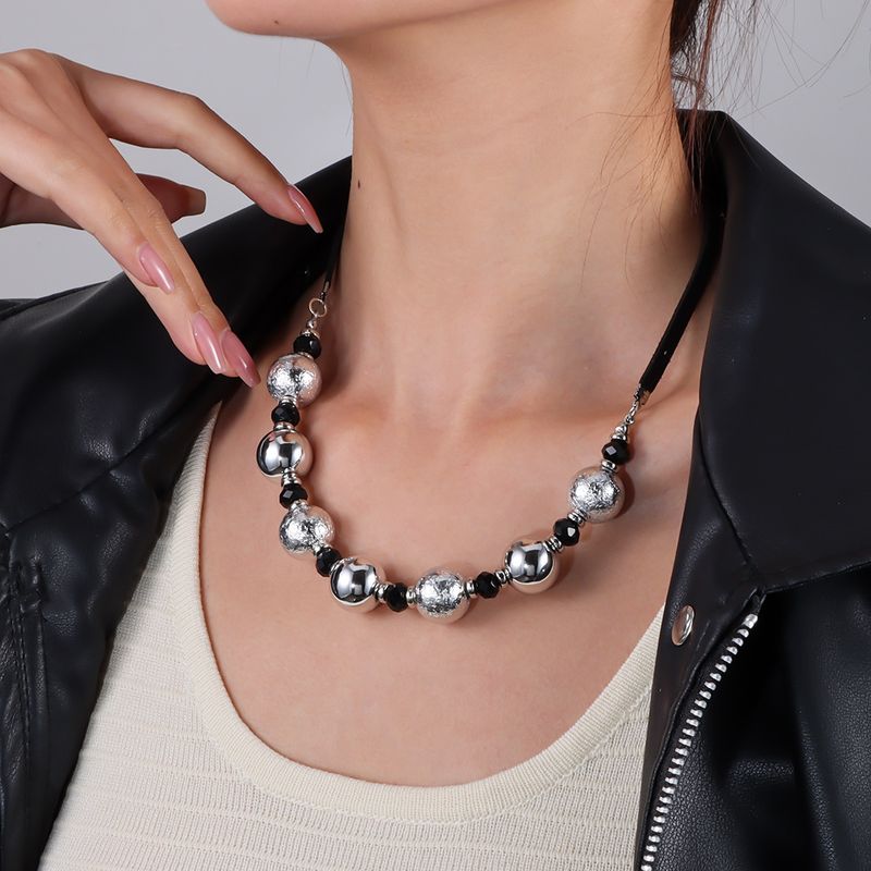 Collana di perline con temperamento di personalità Collana di perline corte e grandi con catena per clavicola Collana semplice_voghion.com