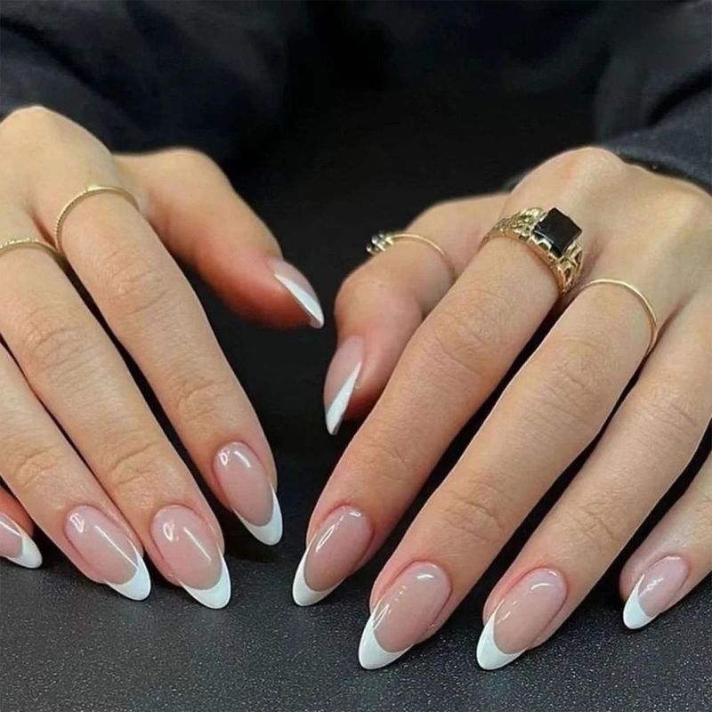 French a mandorla lunga con piastra per unghie pressata sulle unghie_voghion.com