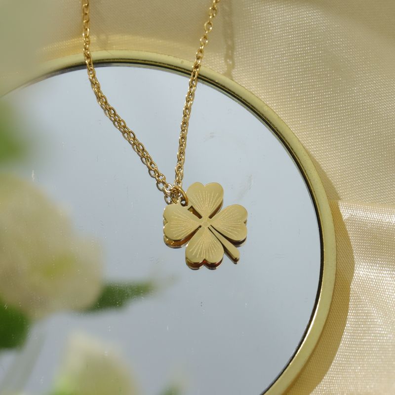 Titan Stahl Farbe Erhaltung Gold Glänzend Flache Glück Gras Klee Schlüsselbein Halskette Geschenk_voghion.com