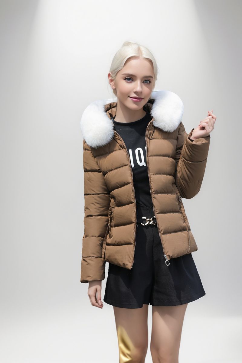 Giacca invernale da donna con grande collo in pelliccia, nuovo stile corto 2024, vestibilità slim fit, in cotone spesso_voghion.com
