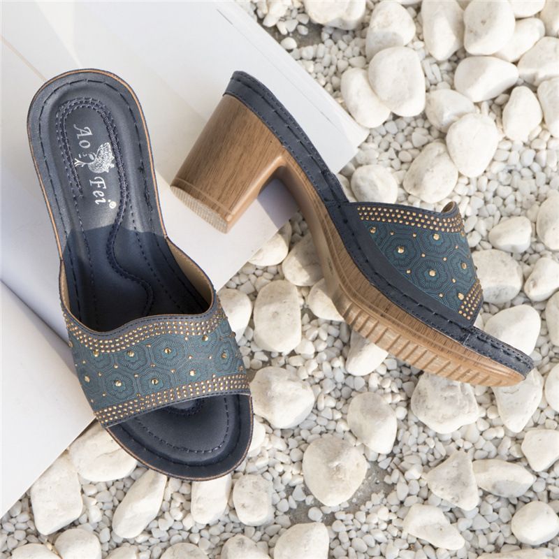 2022 Neue Sommersandalen für Damen im ethnischen Stil mit Wasserdiamant-Nähten, dicke High Heels, große bequeme Hausschuhe_voghion.com