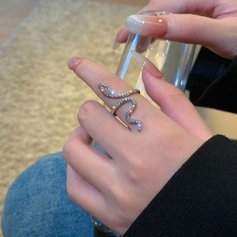 2025 Fashion Style Women's retro luxury diamond women's fashionable and colorful irregular shaped gemstone punk style pendant ring, Korean_voghion.com