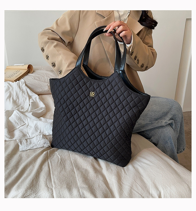 Borsa a tracolla di grande capacità da donna con filo da ricamo Lingge 2023 borsa a tracolla per pendolari di nuova moda popolare borsa tote portatile all-match_voghion.com