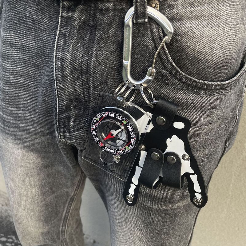 Original Compass Three Ring Skeleton Hand Keychain High End Niche Waist Pendant_voghion.com