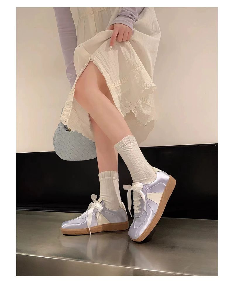 Ballerinarianism 2024 Frühjahr Neue Weiche Sohle Satin Quadratischen Kopf Innen Erhöhen Casual Vielseitige Deutsche Trainingsschuhe für_voghion.com
