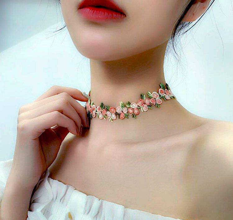 2025 Nuovi arrivi Collana pendente in pizzo da donna con ricami e fiori_voghion.com