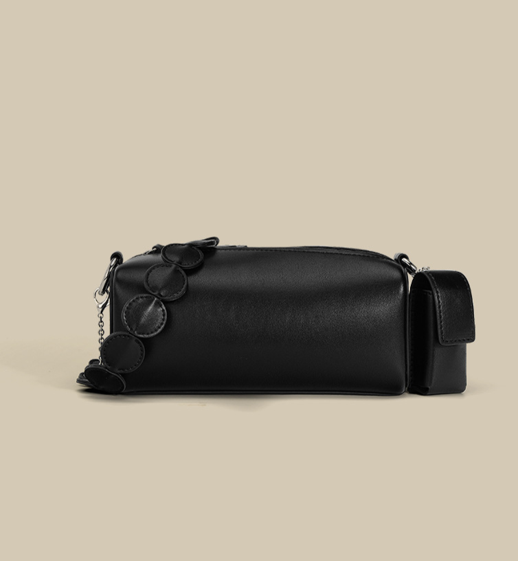 Runde Tasche im Nischendesign für Frühjahr/Sommer 2024 mit angesagtem High-End-Feeling. Unterarm-Schulter-Umhängetasche_voghion.com