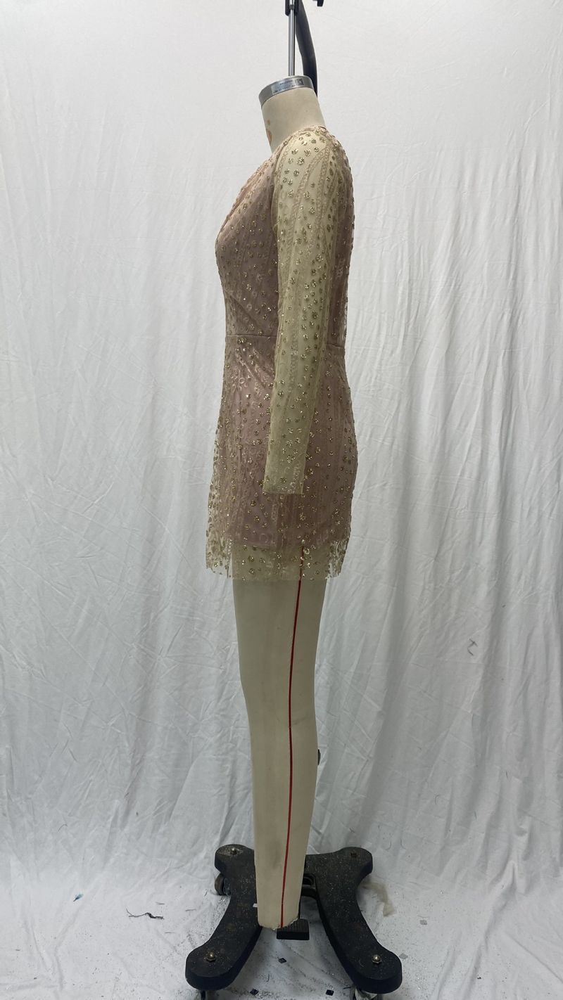 Abito corto con paillettes e maniche lunghe a V profondo da donna 2025_voghion.com