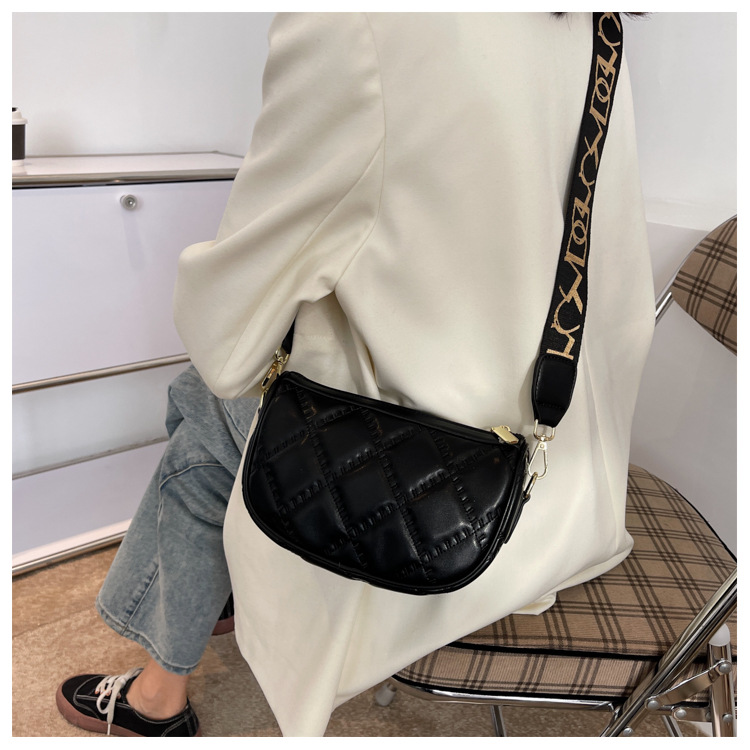 Damentaschen Neu 2023 Frischer Stickgarn-Trend Damentaschen Aolid-Farbdiamanttasche Damen breiter Schultergurt Nischensatteltasche_voghion.com