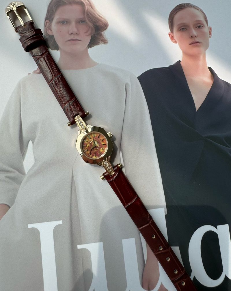 Orologio da polso da donna color noce, edizione limitata estiva 2025, al quarzo con quadrante in madreperla e ambra lampeggiante_voghion.com