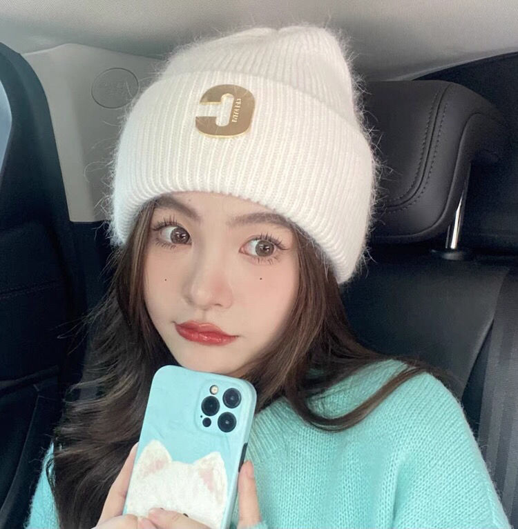 Capelli di coniglio invernale lavorato a maglia semplice piccola lettera profumata cappello pullover di marca di moda orecchio caldo ispessito_voghion.com