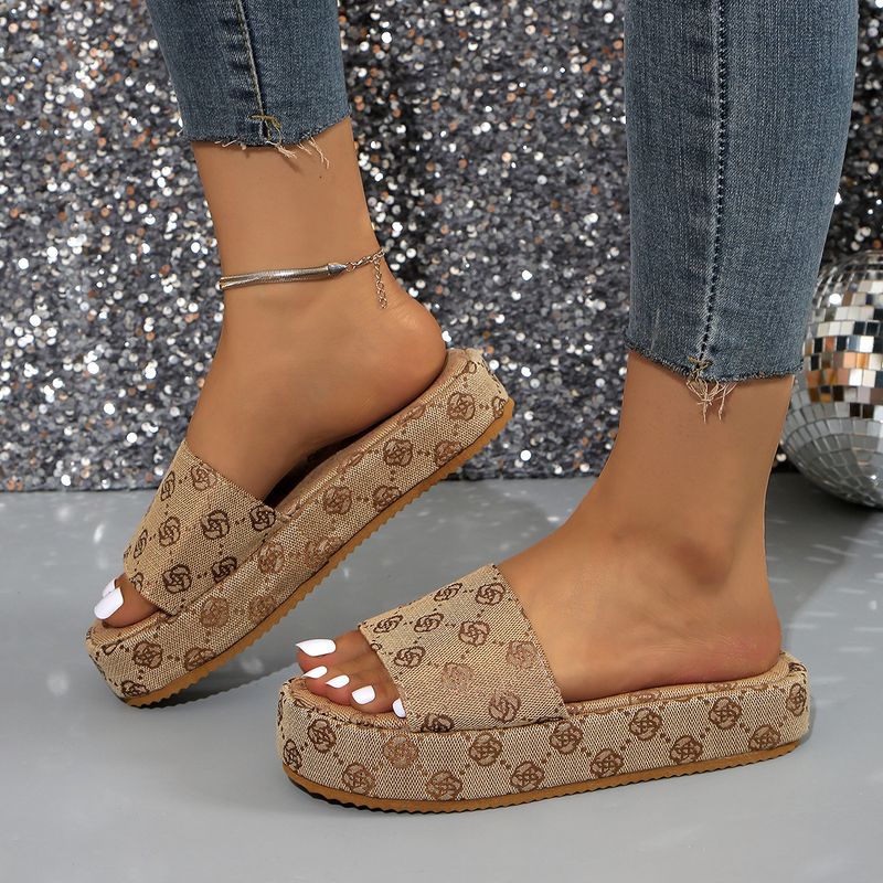 Pluss-suuruses kiilsandaalid, ühel real paksu tallaga, mood mugavad sandaalid naistele_voghion.com