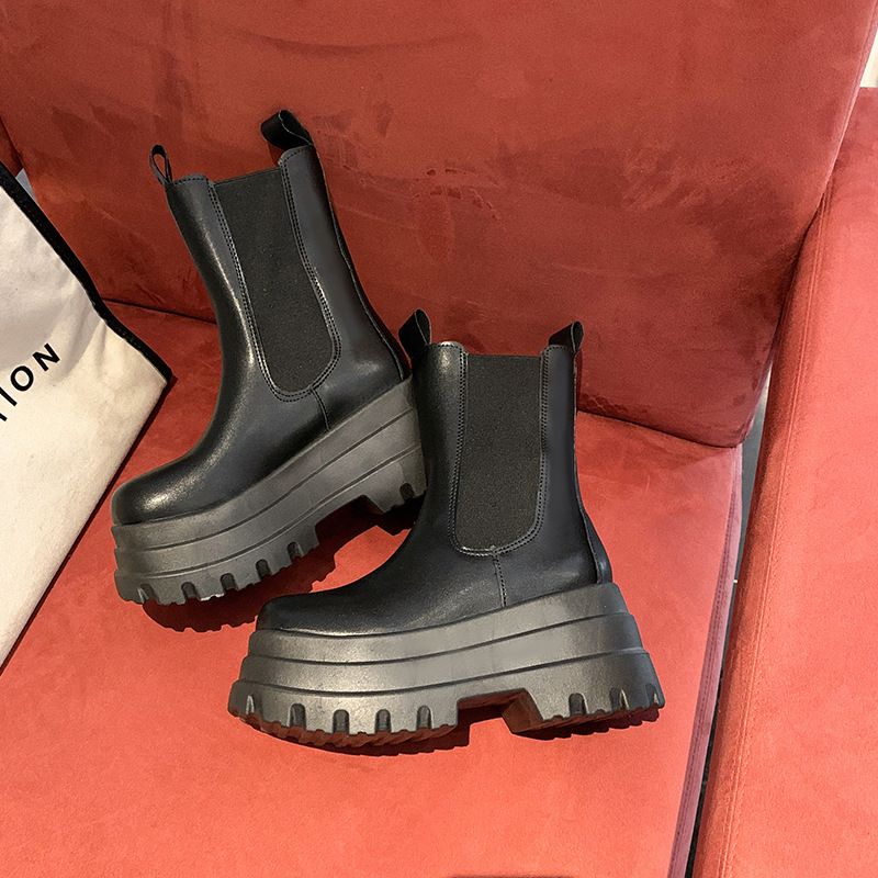 High Quality 2024 Autumn And Winter Large Size Women's Short Boots With Versatile Temperament Low Cut Boots With Thick Soles And Raised Martin Boots
_voghion.com