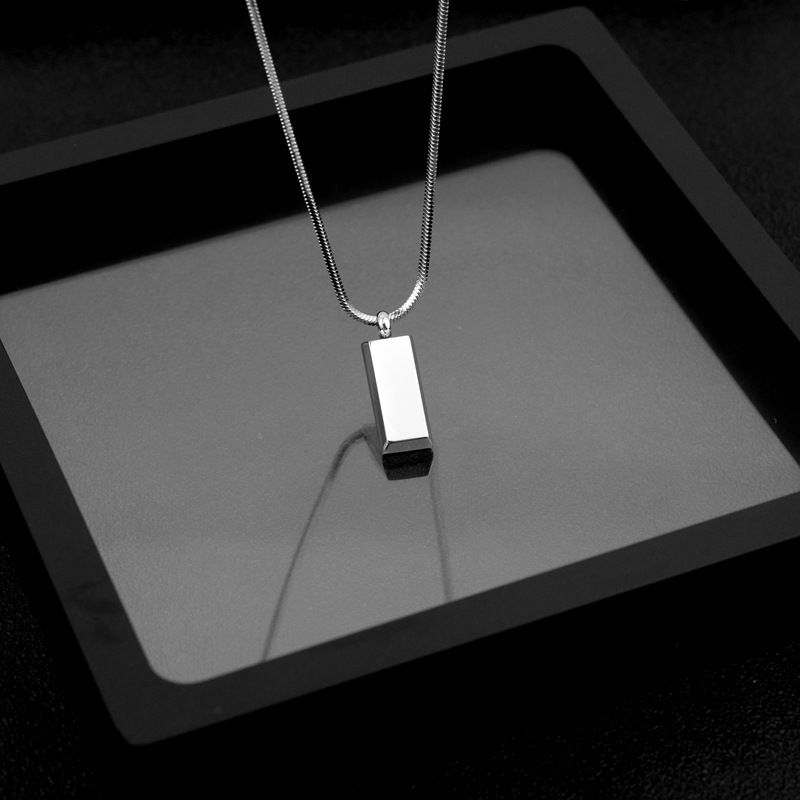 Titanium steel small silver brick pendant, bone non fading, light luxury, simple and neutral style, exquisite snake_voghion.com