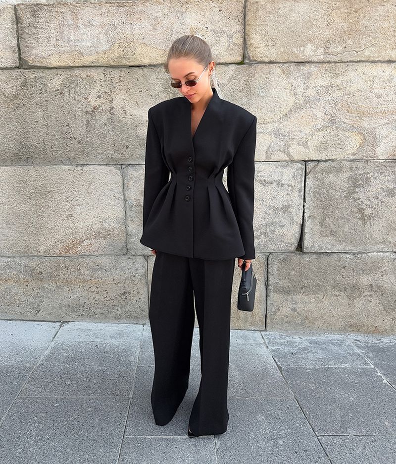 2025 Herbstmode Schwarzer Anzug Damen, Taillenbetonter Blazer und Hose Zweiteiliges Set für den Arbeitsweg_voghion.com