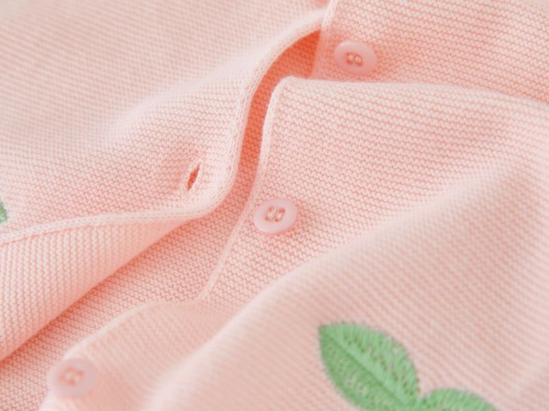 Strickweste mit Kirschstickerei für Mutter und Kind Weiche Strickjacke aus Baumwolle mit Kirschstickerei für Kleinkinder (Rosa, Grün, Beige, Größen 73–140 cm)_voghion.com