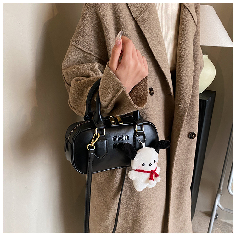 Nuova borsa piccola retrò con design di nicchia, borsa da donna di fascia alta, borsa a tracolla singola con accessori appesi, borsa piccola portatile elegante_voghion.com