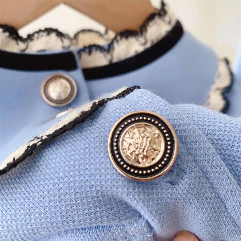 Abbigliamento per bambini Nuovo completo per ragazze, stile temperamento, stile piccolo profumo, giacca in pizzo + pantaloni svasati, completo in due pezzi, vestiti primaverili 2024_voghion.com