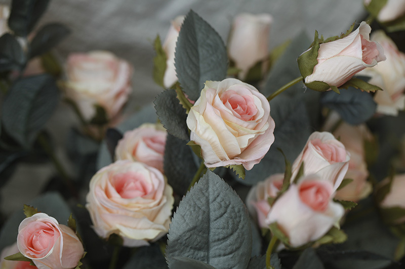 Amerikanesch Europäesch Retro Land 7 Rosen Kënschtlech Blummen Seideblummen Hochzäitsdekoratioun Heemdekoratioun Blummen Kënschtlech Blummen_voghion.com