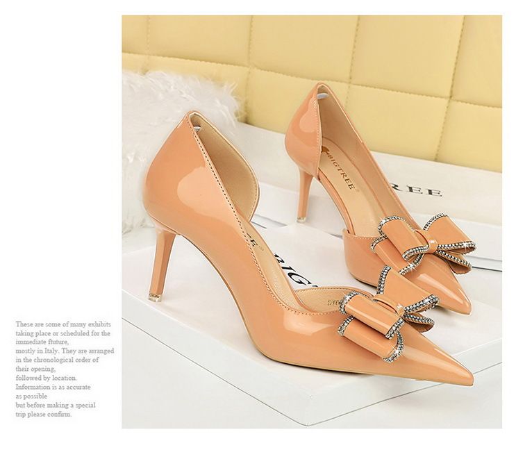 638-AH35 Modische Bankettschuhe für Damen mit hohen Absätzen, flacher Öffnung, spitzer Zehenpartie, Lackleder-Seitenluft, Diamantschleife_voghion.com