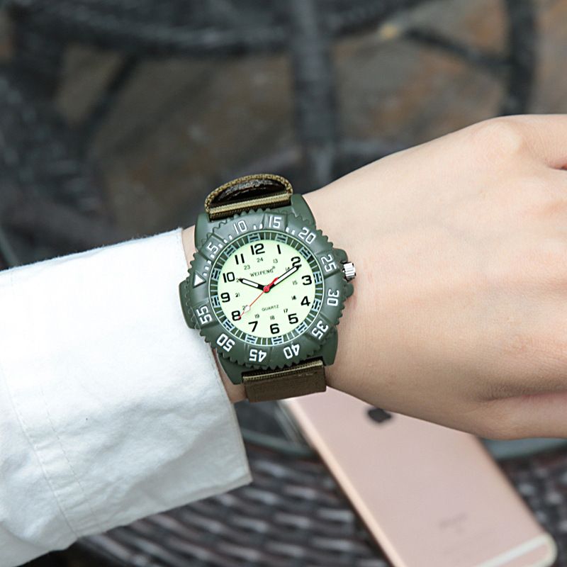 Montre-bracelet à quartz lumineuse pour homme et femme, idéale pour les sports de plein air et les étudiants_voghion.com