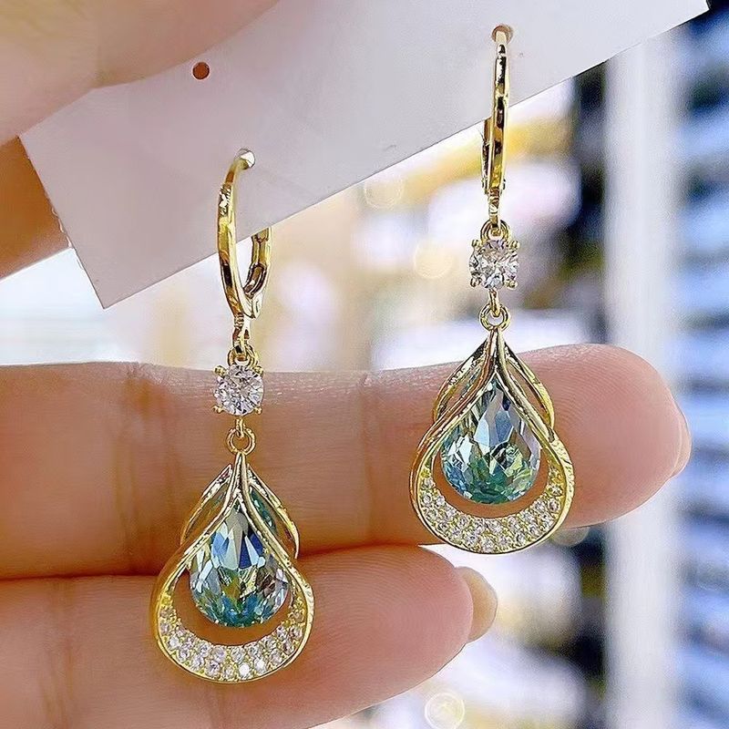 Light High-End Cat's Eye Stone Geometric 2024 New Elegant Face-Slimming Water Drop Earrings_voghion.com