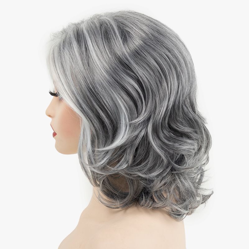 Peluca sintética con clip para mujer, color gris plateado, corta y rizada, con flequillo lateral, moderna y esponjosa, con red interior rosa._voghion.com