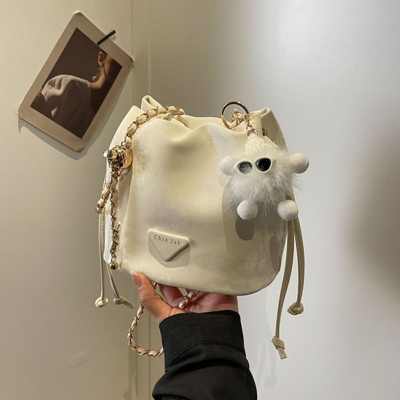 High-Quality Texture 2024 New Women's Chain Crossbody Niche Drawstring Stylish Bucket Bag_voghion.com