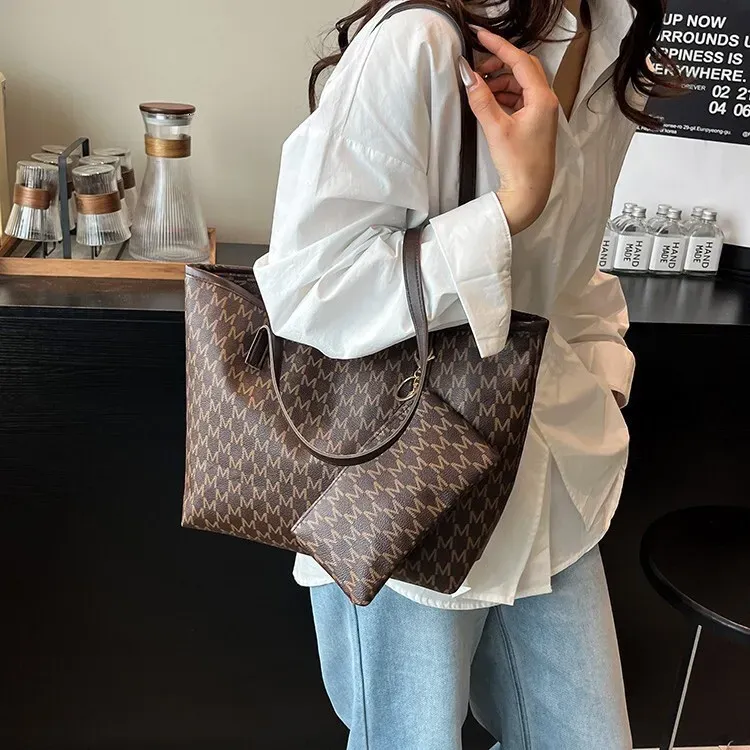 New Outdoor Style Luxury Free Delivery Designer Bag High End Handbag, Women's Large Capacity Tote 2025 New Commuting_voghion.com