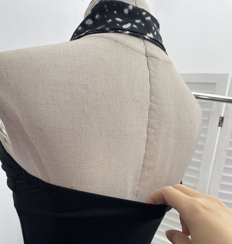 Schal mit Leopardenmuster und hängendem Halsdesign, plissierte trägerlose Weste mit Brustkissen, kurzes ärmelloses Oberteil für Damen 9206_voghion.com