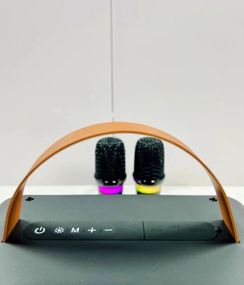 Nový stylový barevný venkovní přenosný mini bezdrátový mikrofon s Bluetooth K56_voghion.com