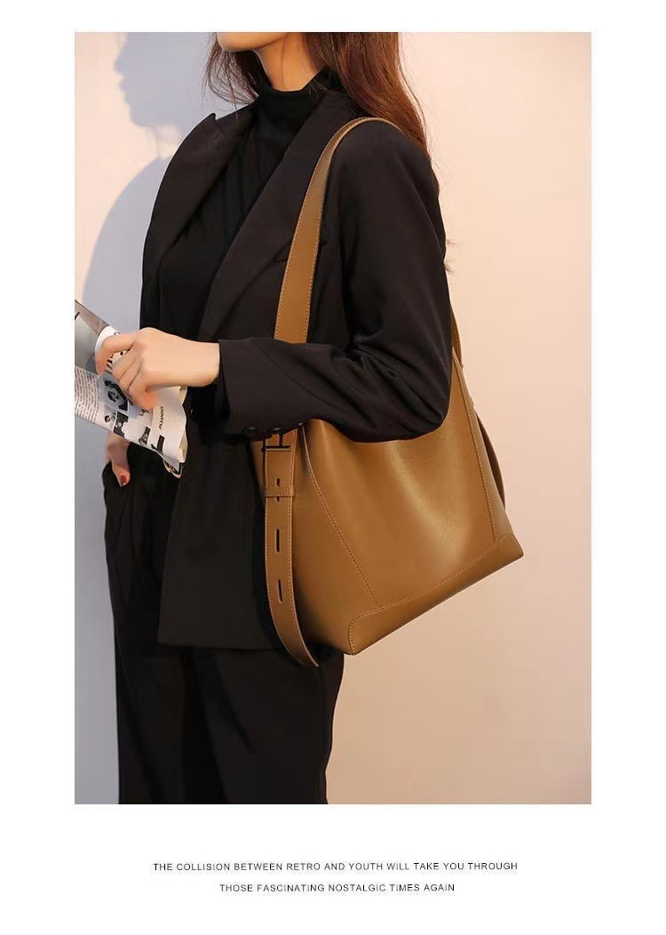 New High End Fashion Under Popular Versatile Large Capacity Shoulder Bag Women_voghion.com