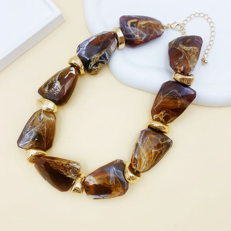 Collier court en perles acryliques et pierres naturelles européennes et américaines, style rétro, à porter à Qingdao_voghion.com