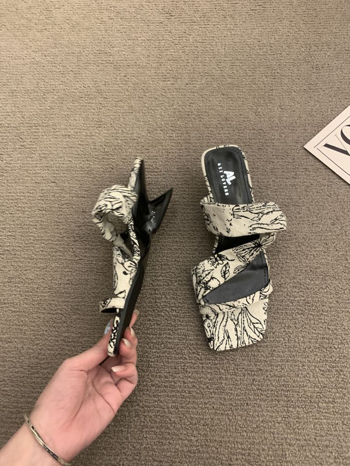 Slope Heel Sandals With A Niche Design Sense, Straight Strap High Heels, Summer Silver Sandals, New Roman, Women's_voghion.com