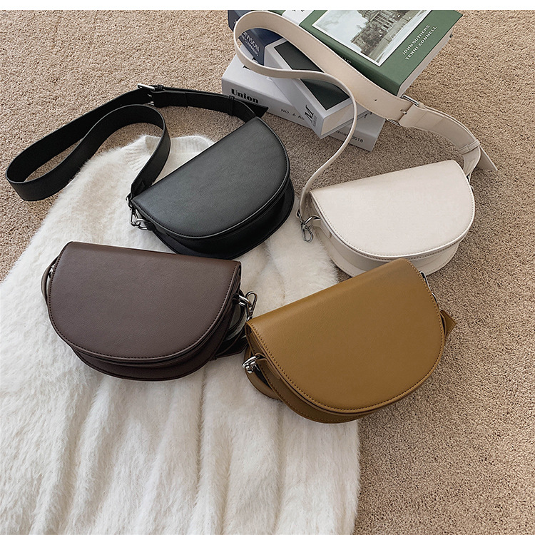 Internet-Promi-Textur breiter Riemen einzelne Schulter Crossbody Damen Frühling neue trendige Satteltasche_voghion.com